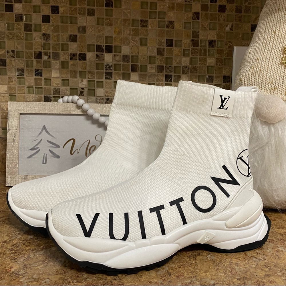 Louis Vuitton Women’s run 55 sneakers boot in white size us 6 / lv 36